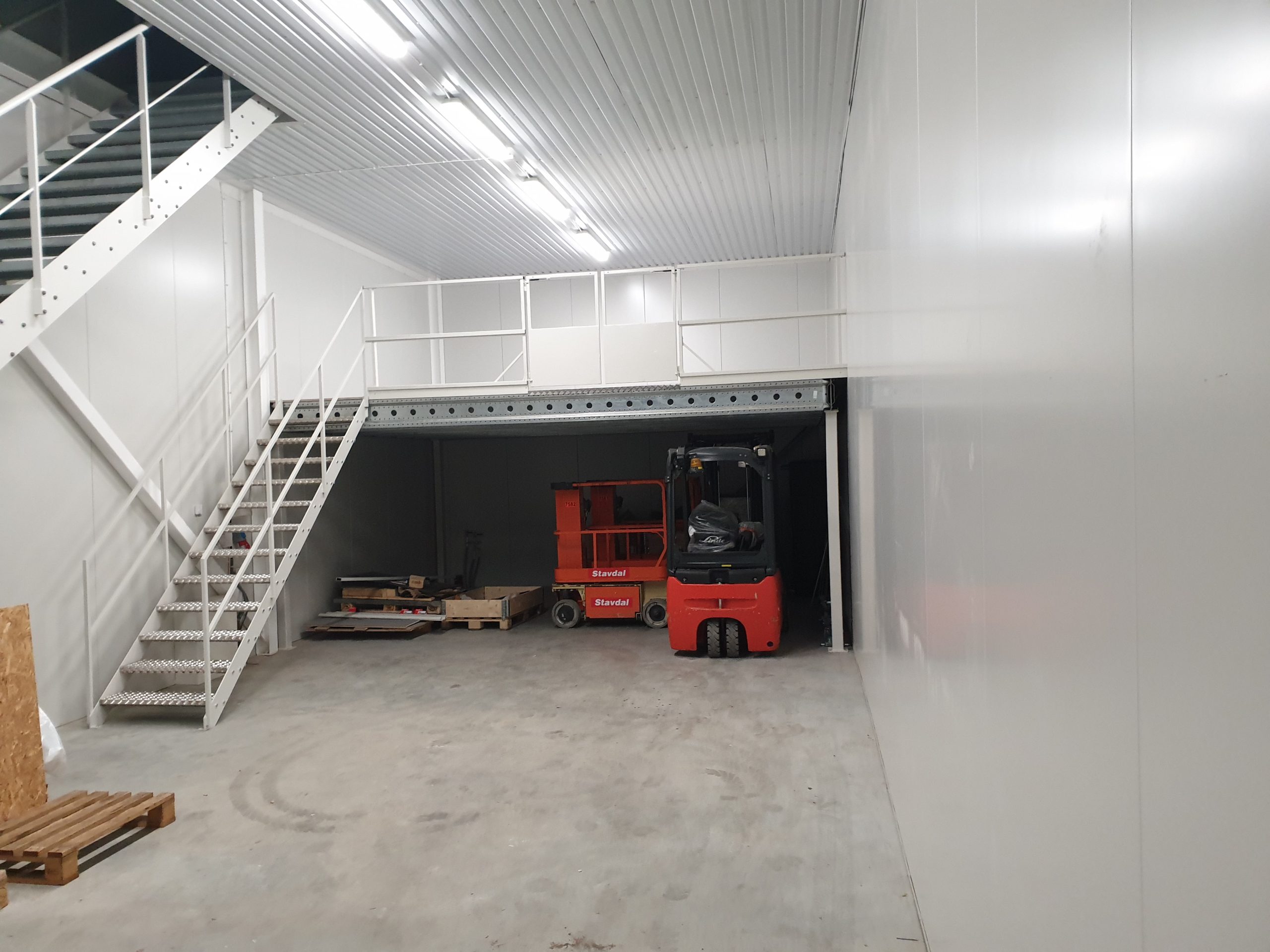 Utökad yta med entresolplan.